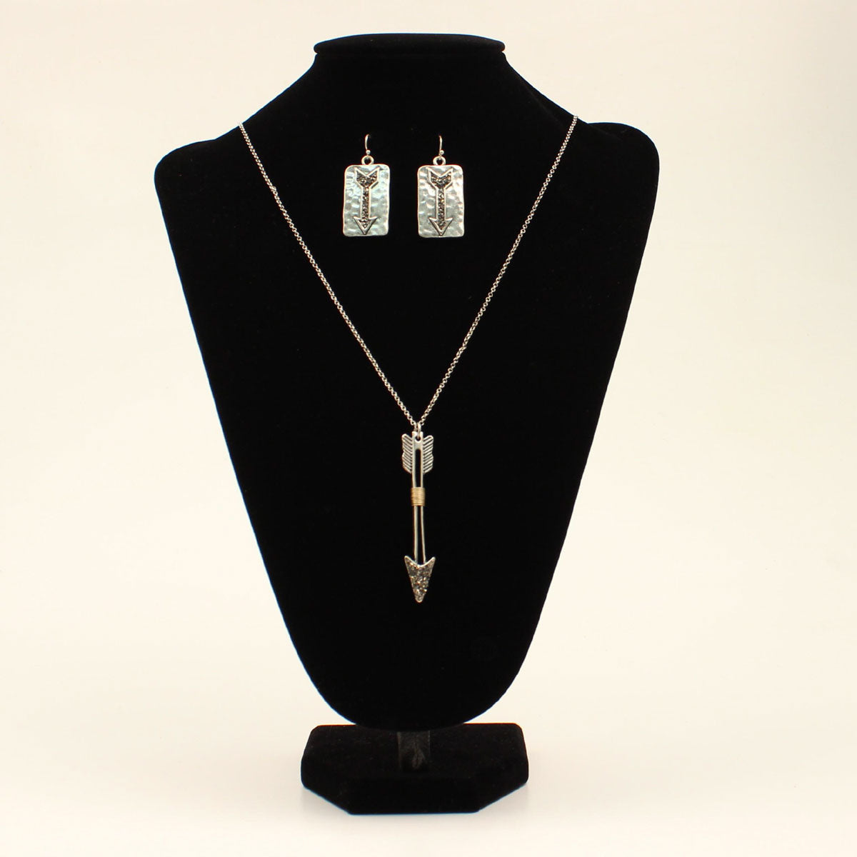 Blazin Roxx Necklace Set Small Silver Chain Arrow Pendant Hammered Earrings with Arrow Motif