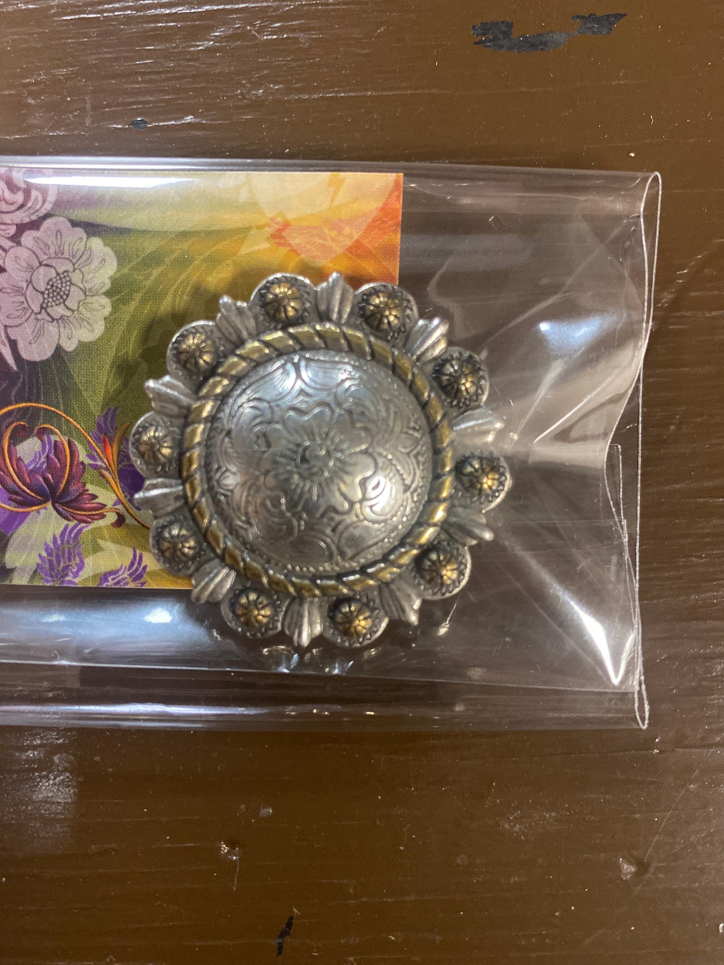 1.5" Roped Berry Concho